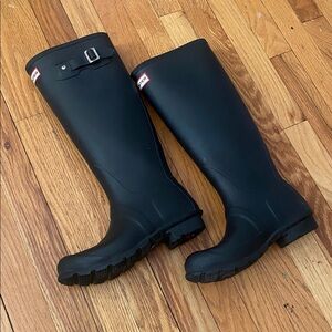Hunter Tall Boots Size US 6 EUR 7 Black Worn Once EUC